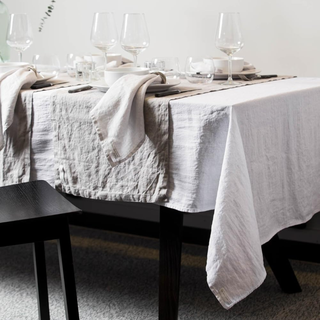 Sunshine Tablecloth White 145x330