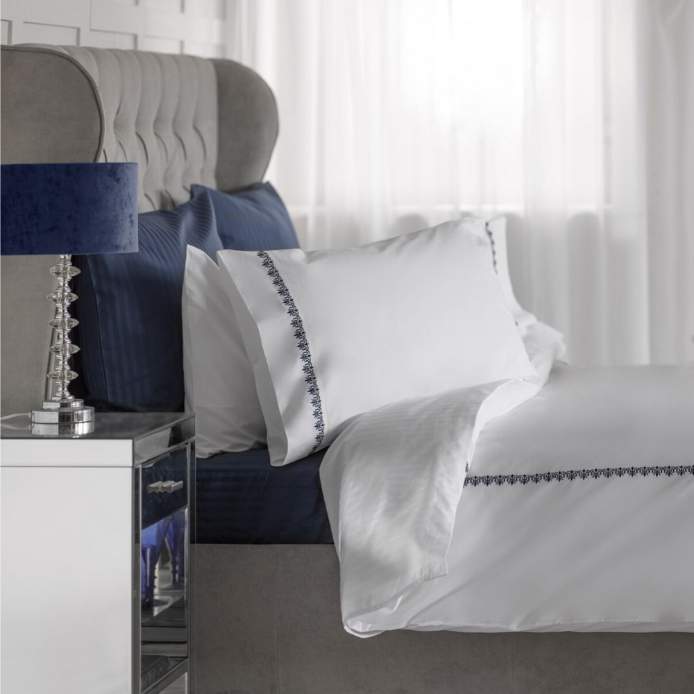 
                  
                    Load image into Gallery viewer, Amelia Duvet Set (+2 pillowcases)
                  
                