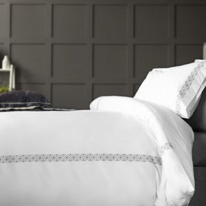 
                  
                    Load image into Gallery viewer, Addison Duvet Set (+2 pillowcases)
                  
                